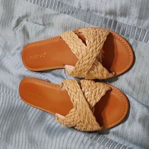 Raffia material flats